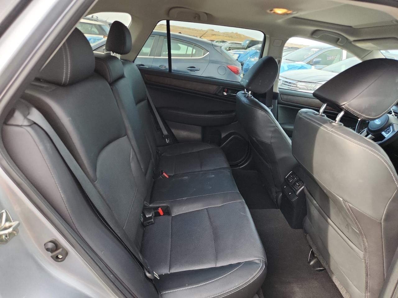 2017 SUBARU Outback