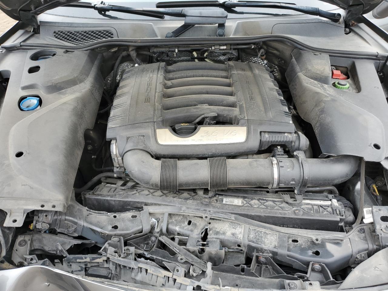2016 PORSCHE CAYENNE