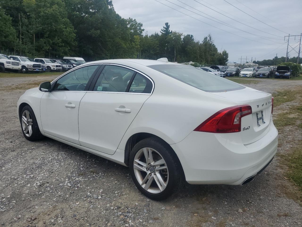 2015 VOLVO S60