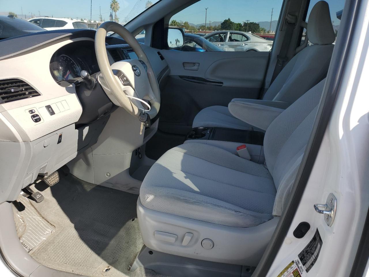 2014 TOYOTA SIENNA