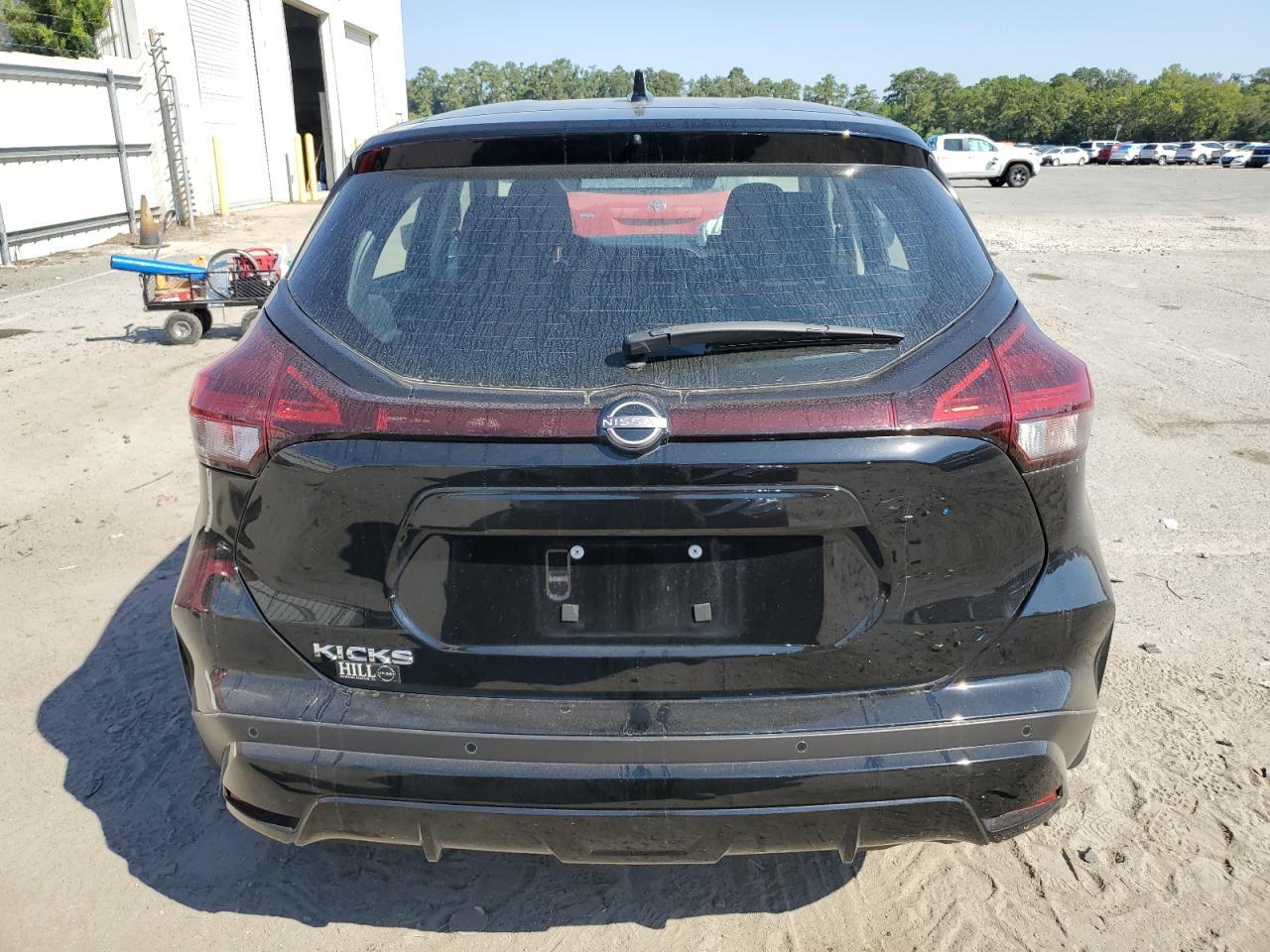 2024 NISSAN KICKS