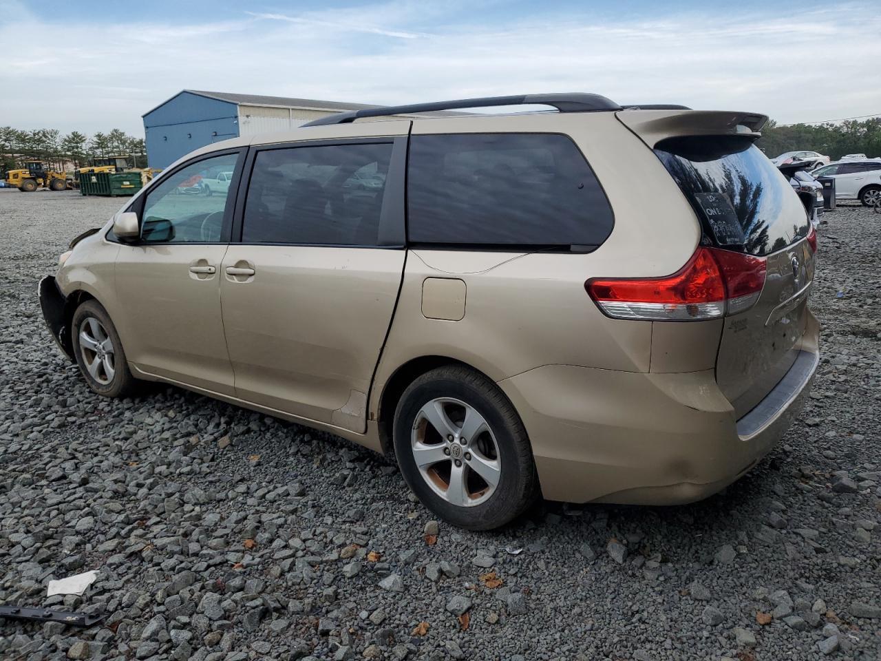 2011 TOYOTA SIENNA