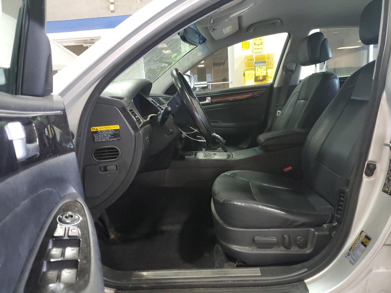 2013 HYUNDAI GENESIS