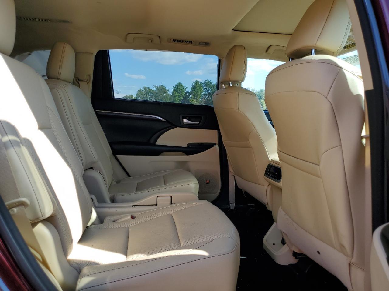 2016 TOYOTA HIGHLANDER