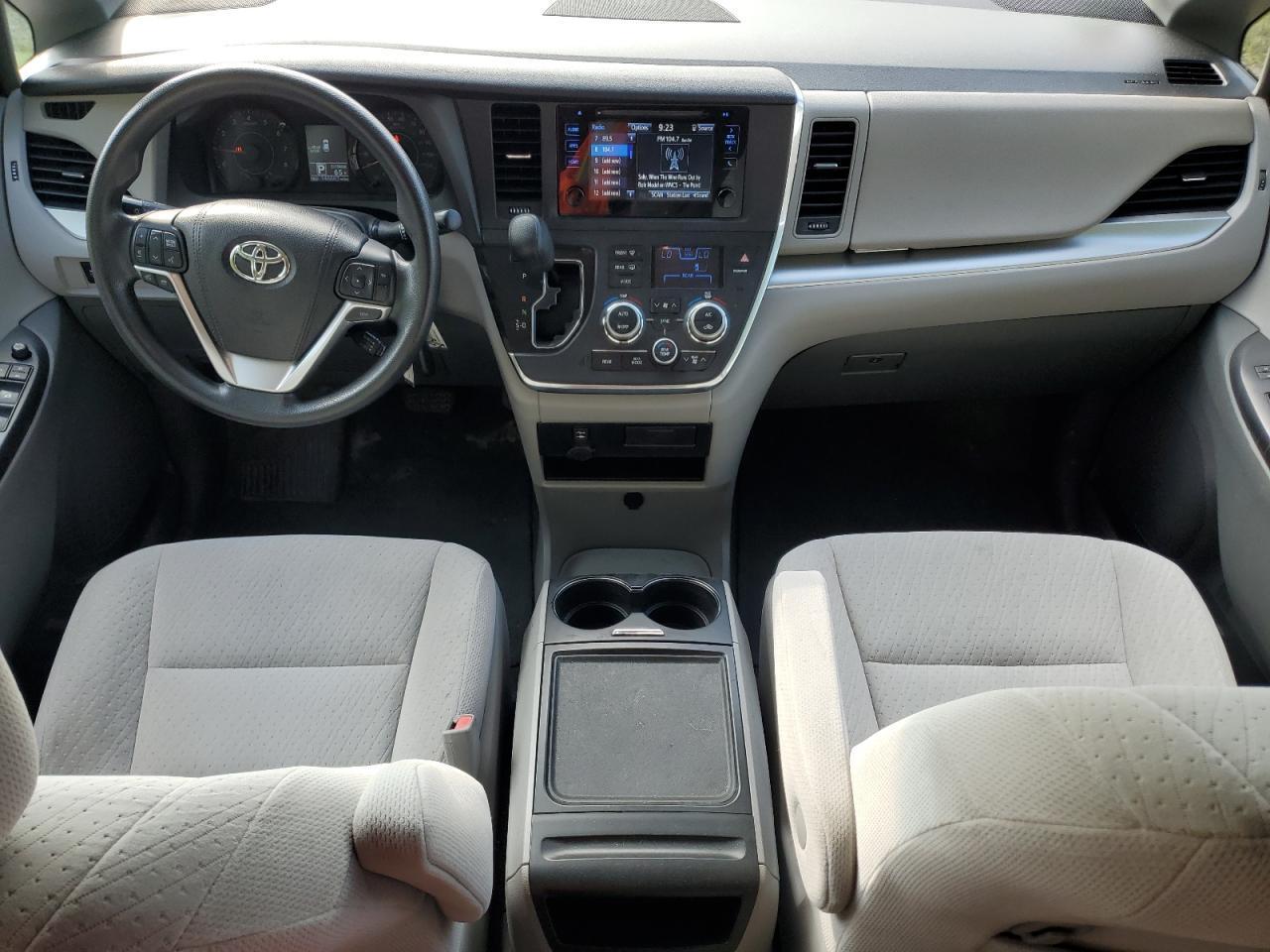 2016 TOYOTA SIENNA