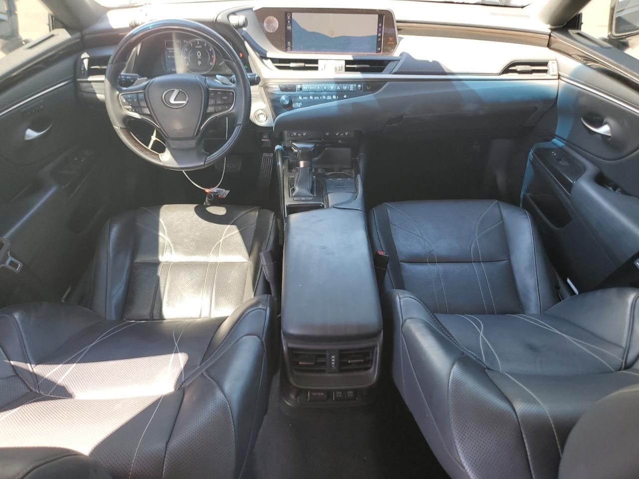 2019 LEXUS Es