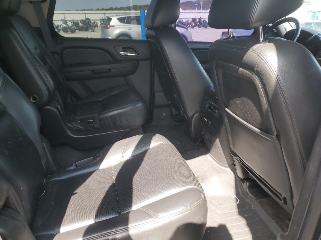 2011 CHEVROLET Tahoe