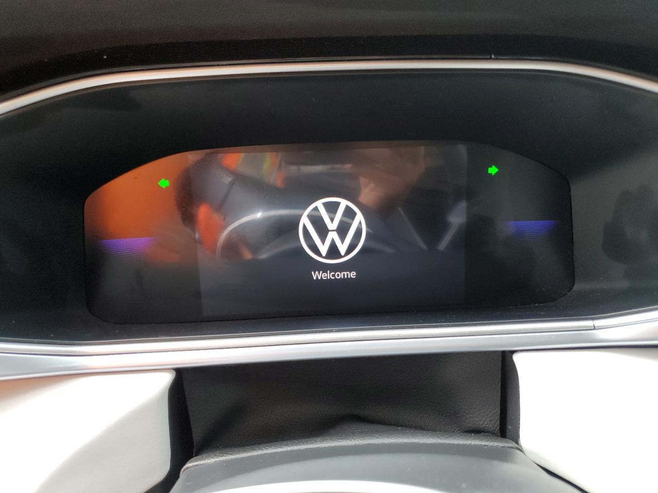 2025 VOLKSWAGEN Taos