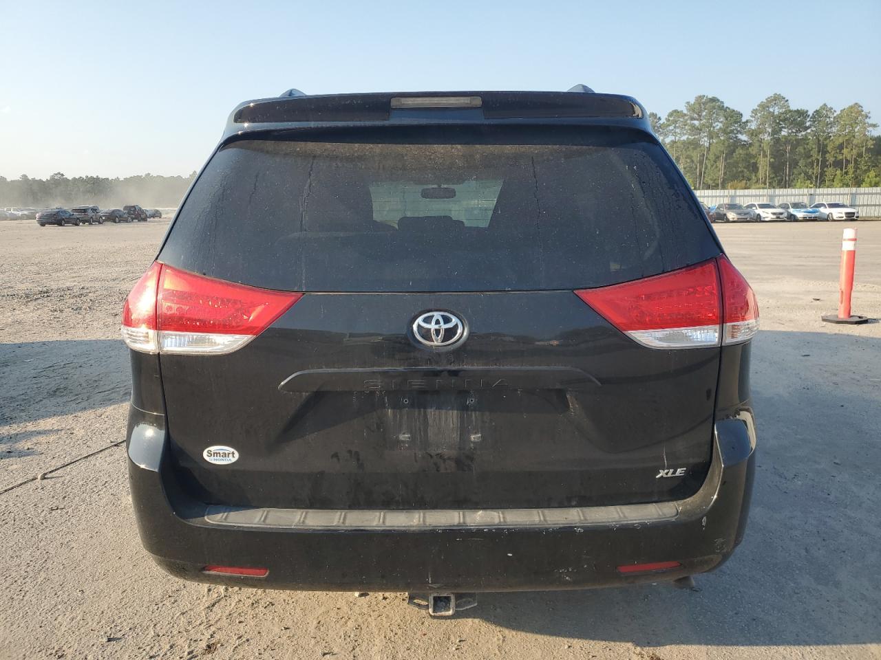 2014 TOYOTA SIENNA