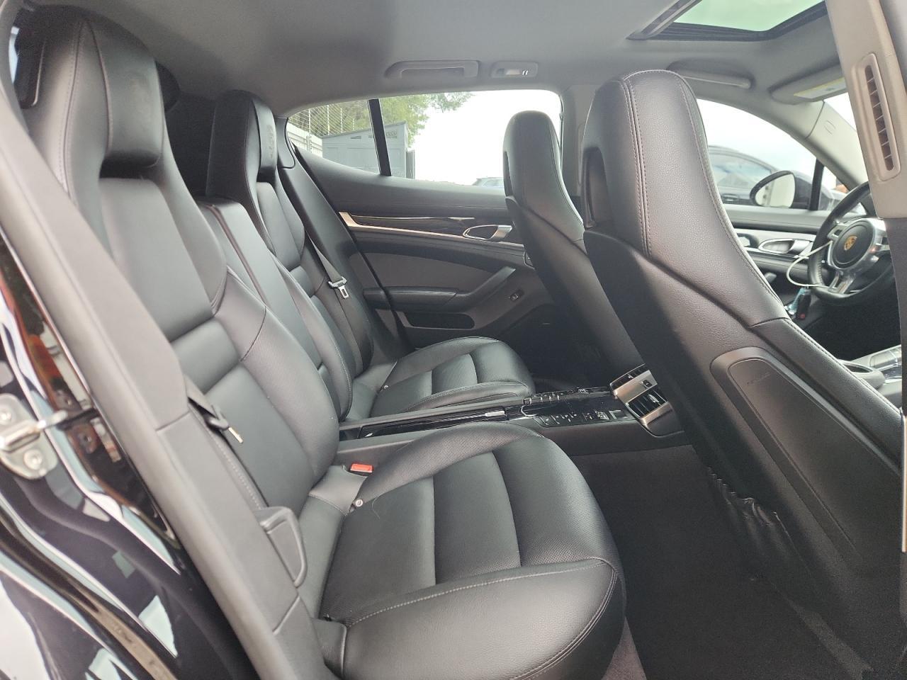 2016 PORSCHE Panamera