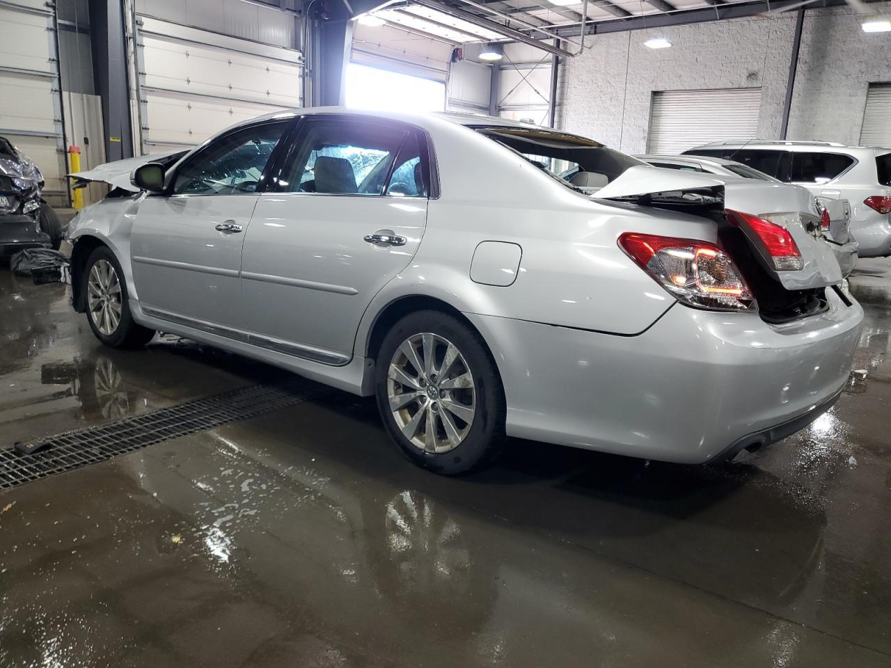 2011 TOYOTA Avalon