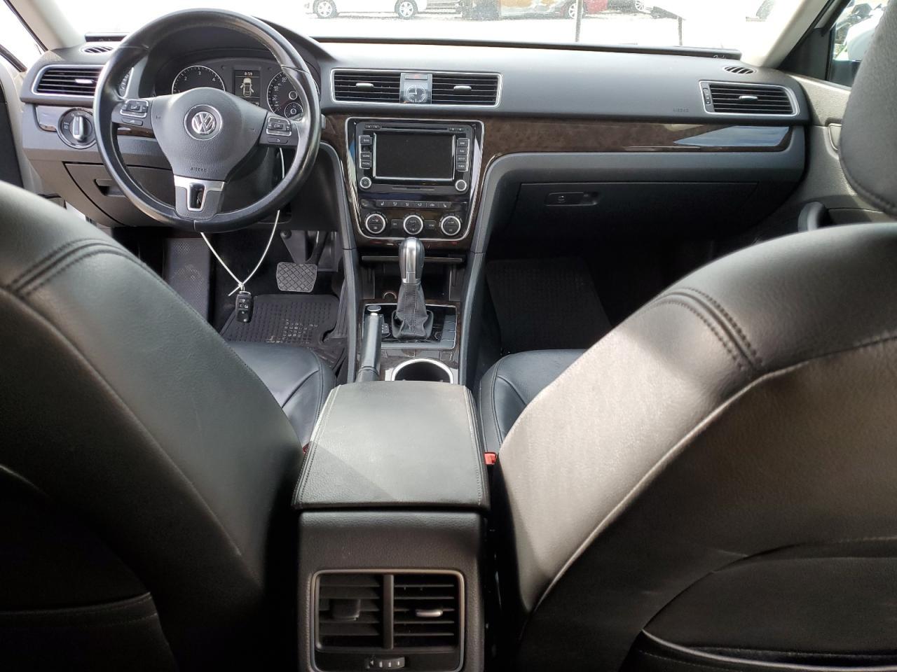 2015 VOLKSWAGEN Passat