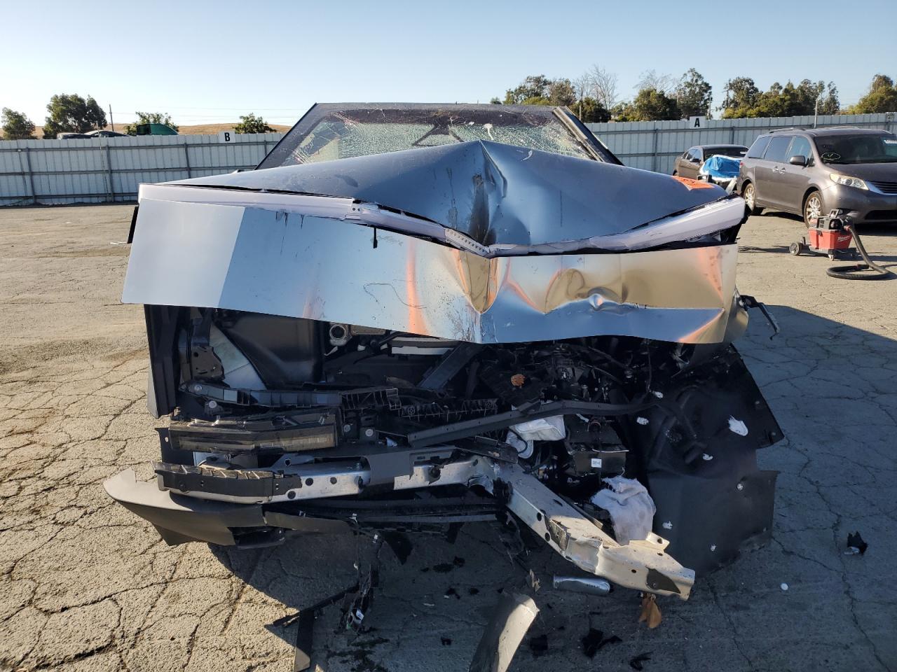 2025 TESLA Cybertruck