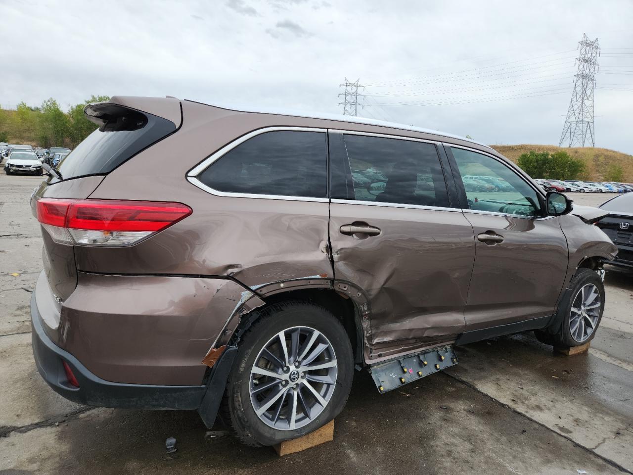 2019 TOYOTA HIGHLANDER