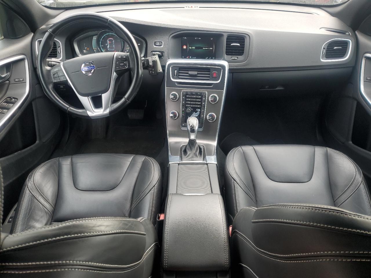 2015 VOLVO V60