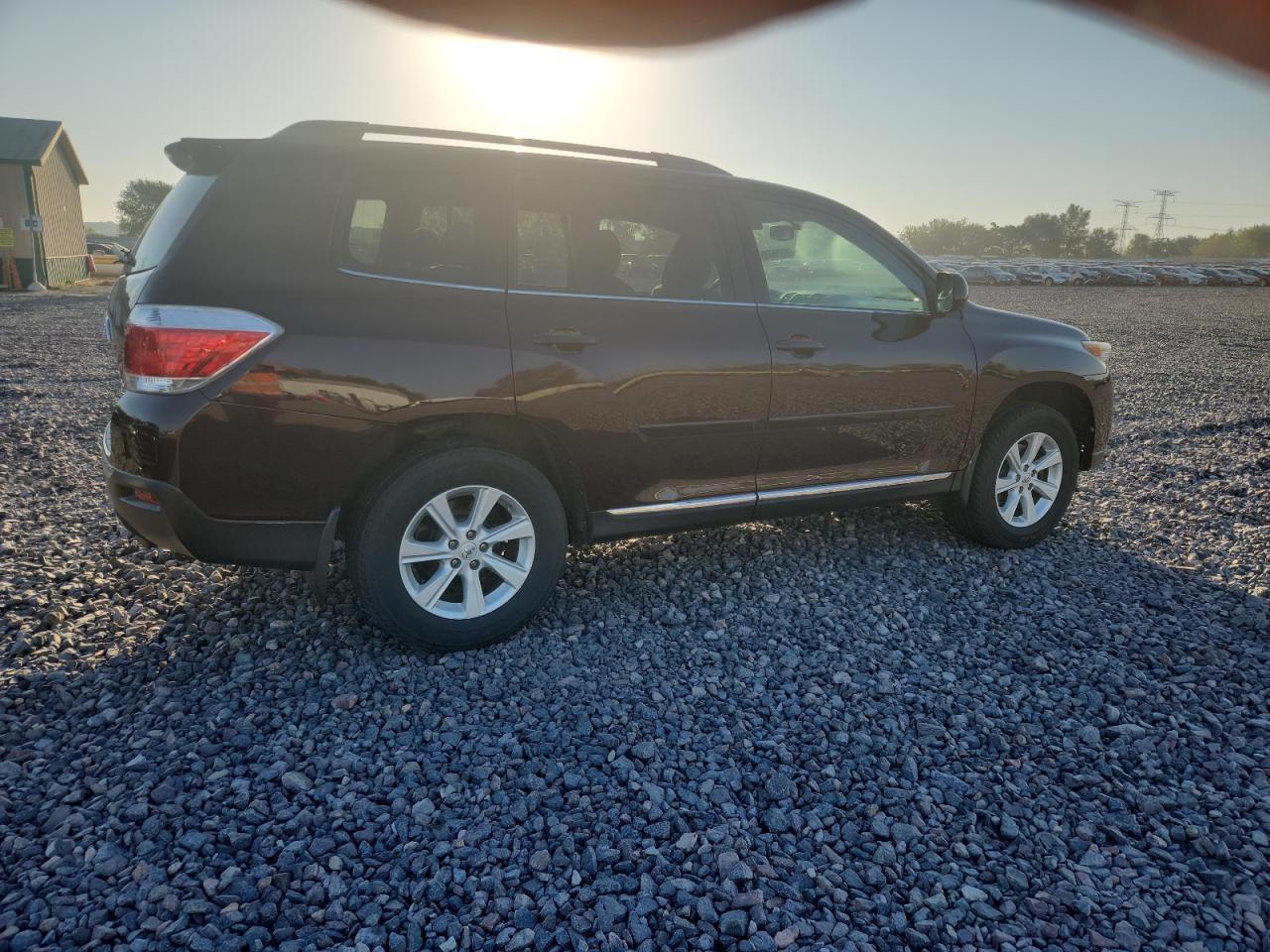 2011 TOYOTA HIGHLANDER