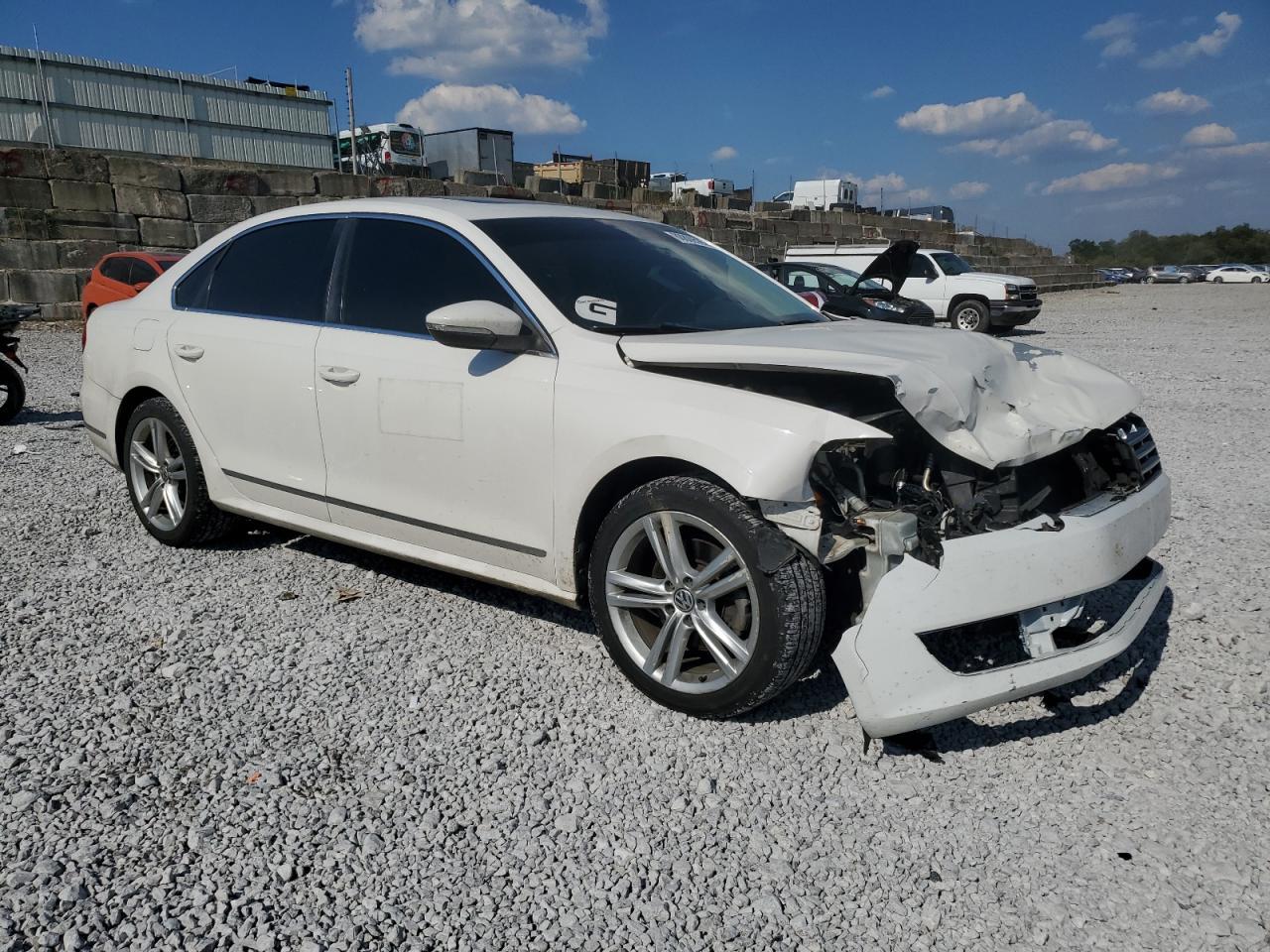 2012 VOLKSWAGEN Passat