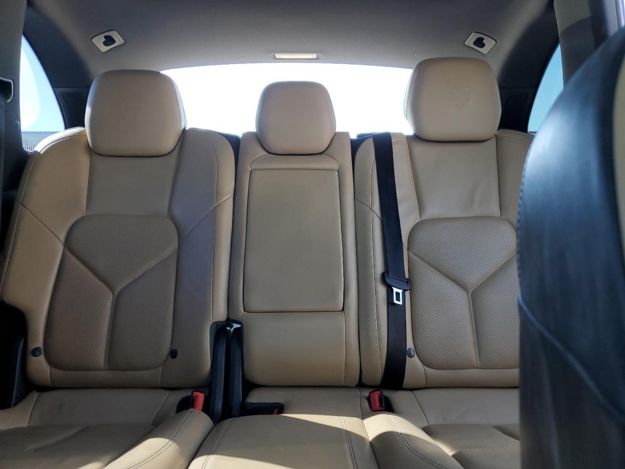 2014 PORSCHE CAYENNE