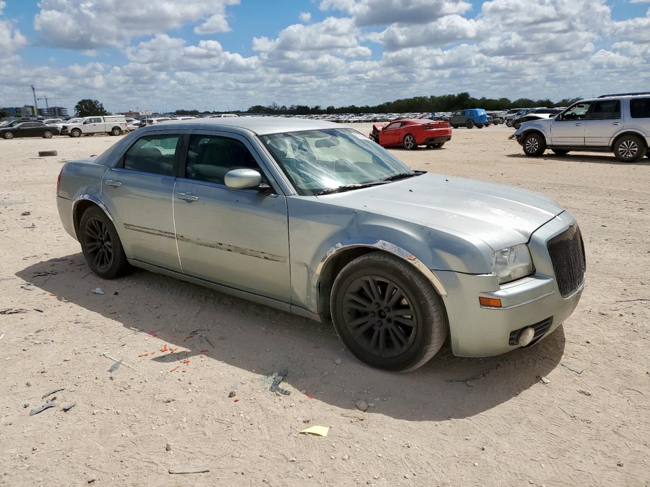 2005 CHRYSLER 300