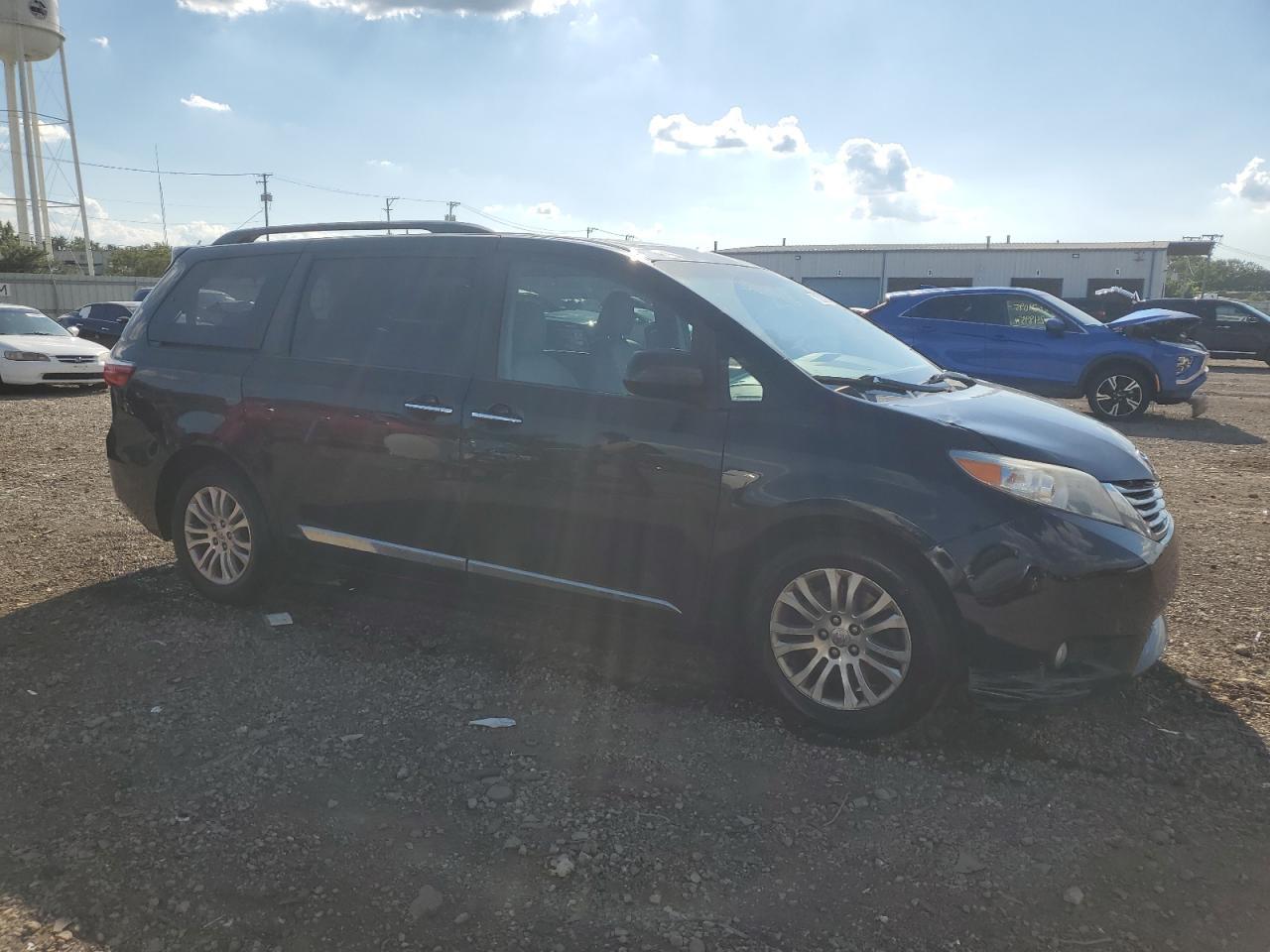 2016 TOYOTA SIENNA