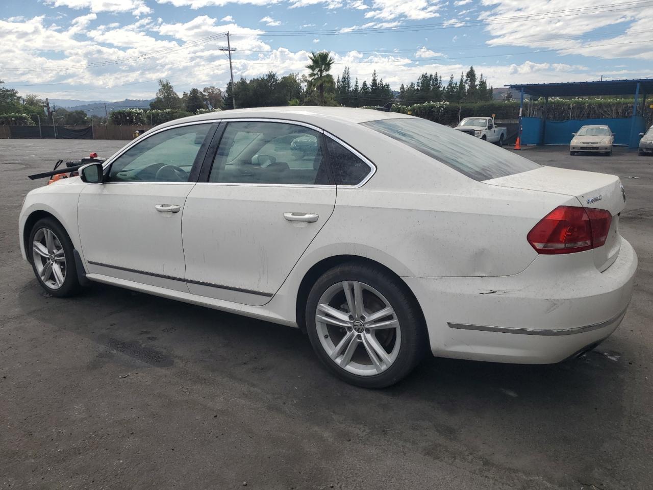 2014 VOLKSWAGEN Passat