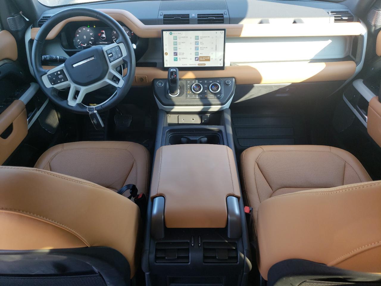2024 LAND ROVER Defender