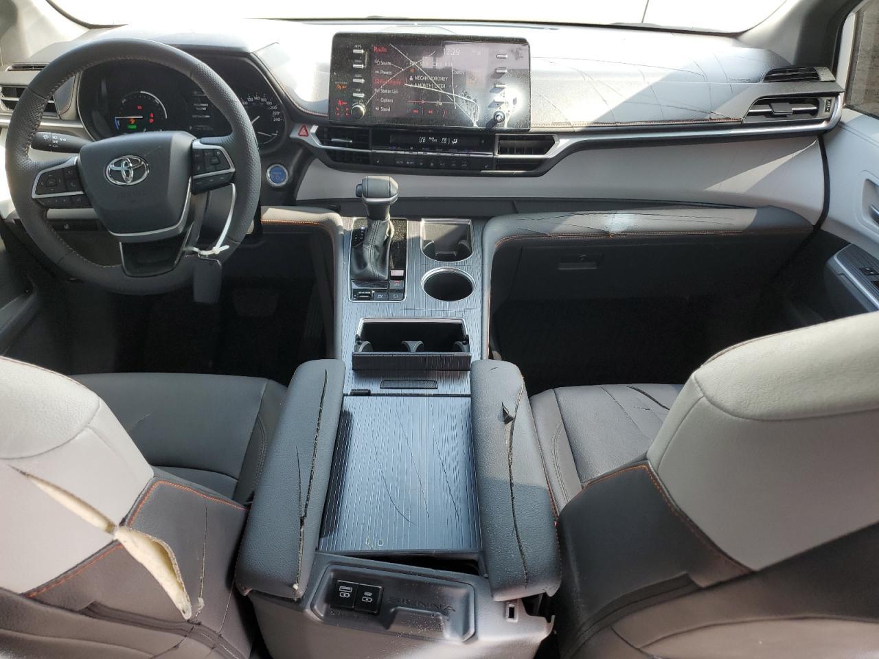 2024 TOYOTA SIENNA