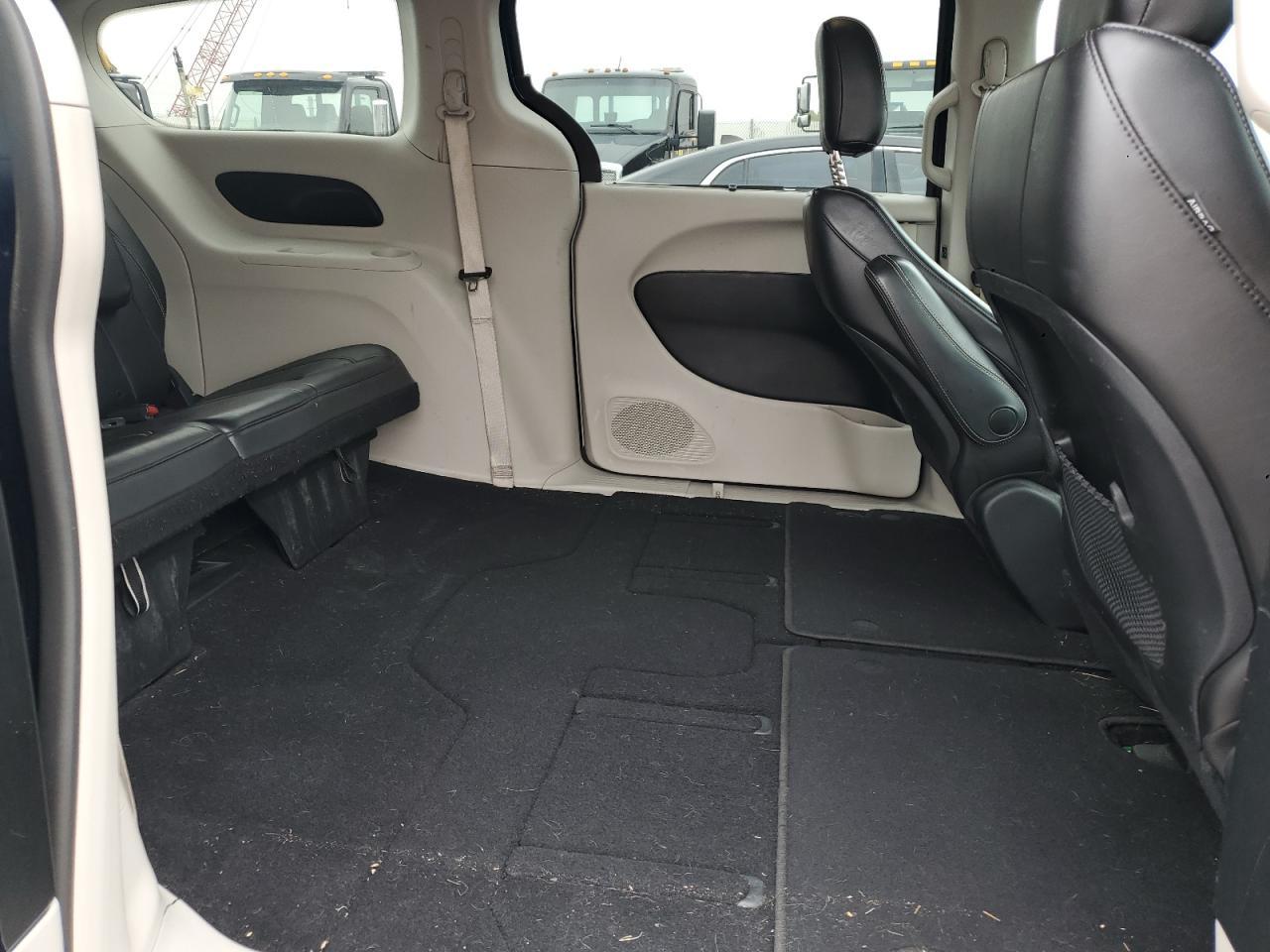 2020 CHRYSLER Voyager