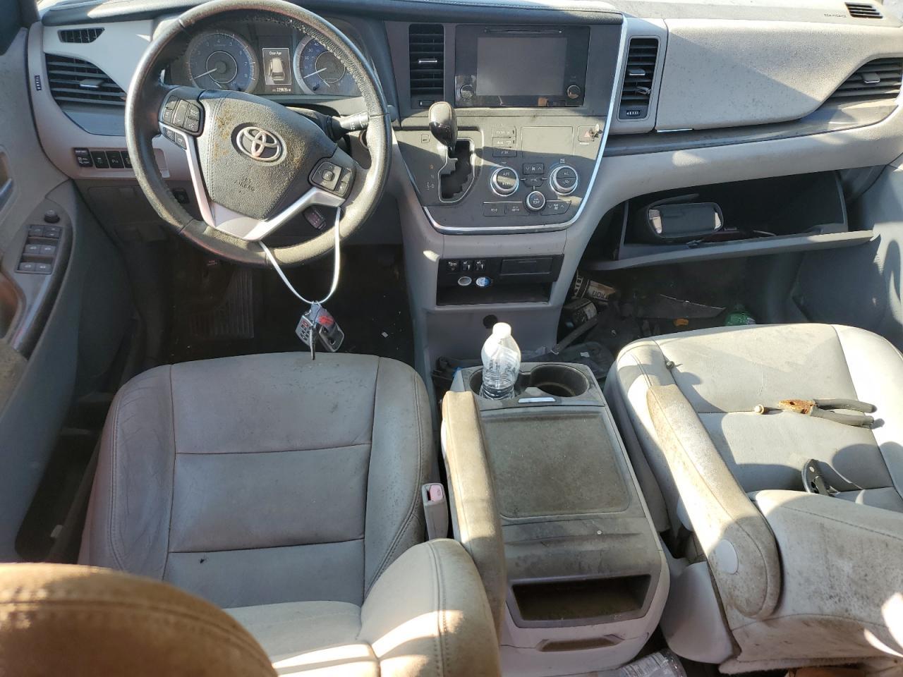 2016 TOYOTA SIENNA