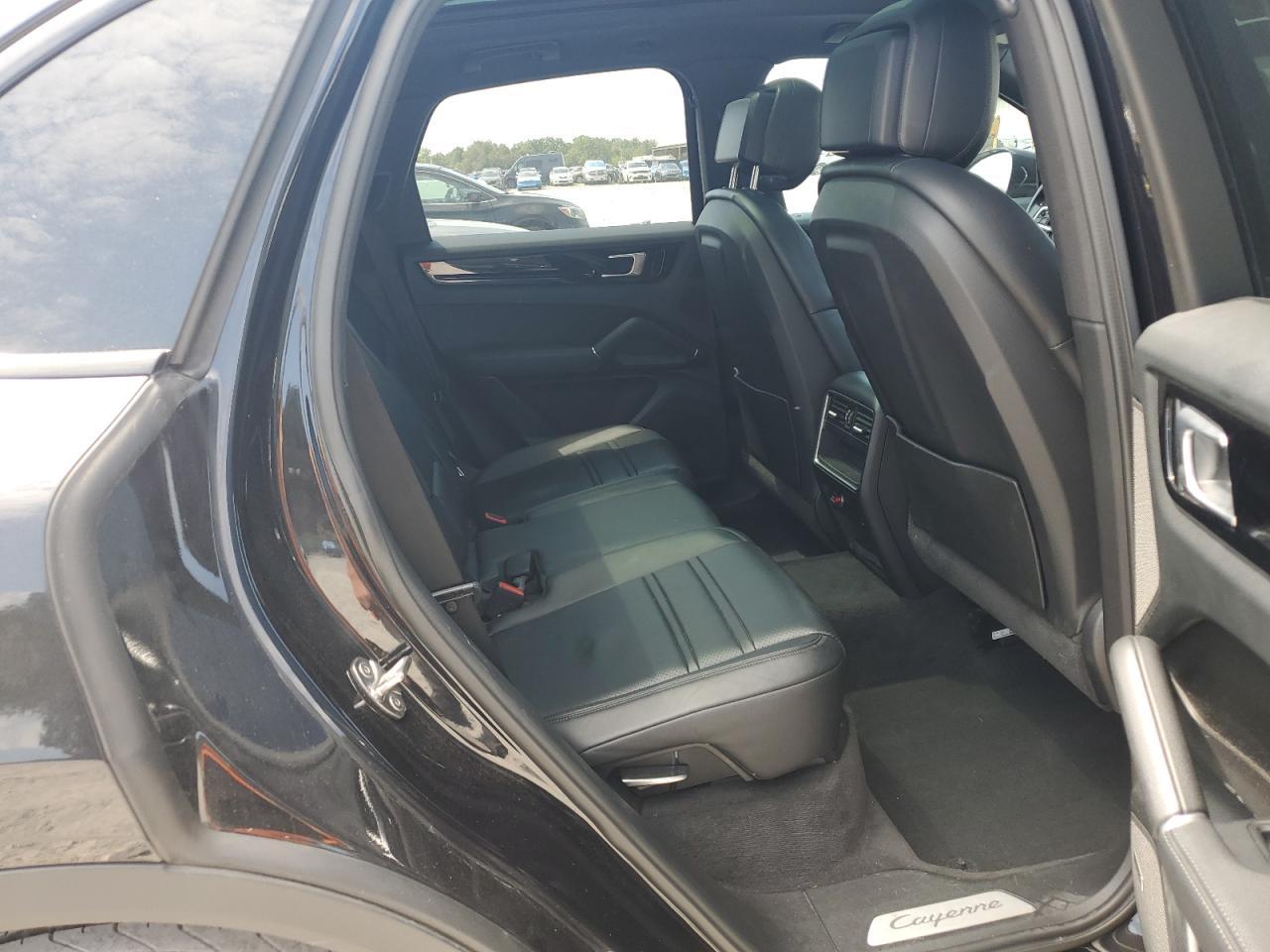 2019 PORSCHE CAYENNE