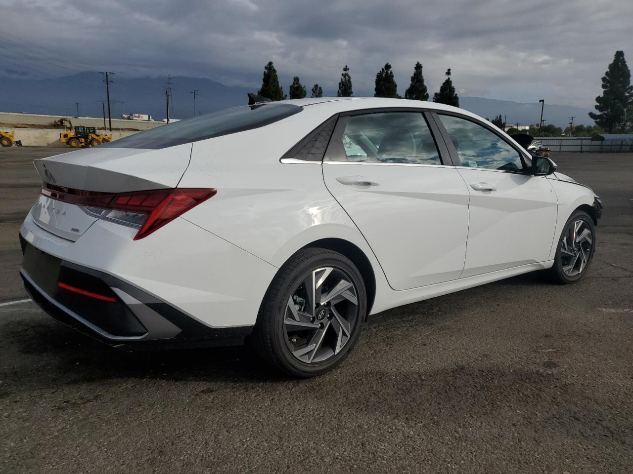 2025 HYUNDAI ELANTRA