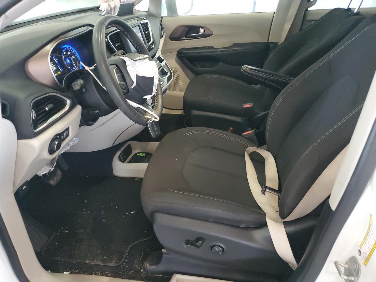 2022 CHRYSLER Voyager
