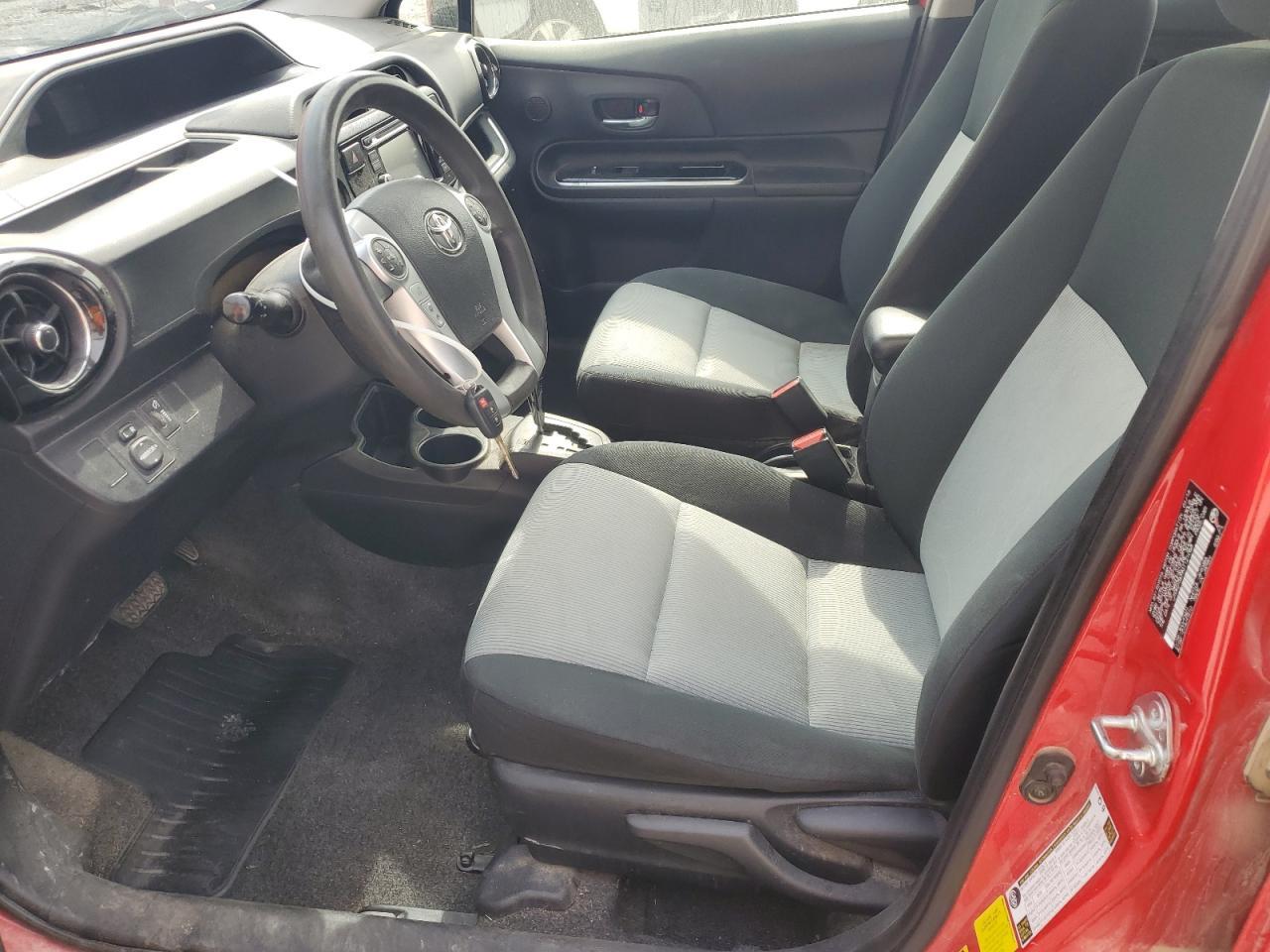 2016 TOYOTA Prius c
