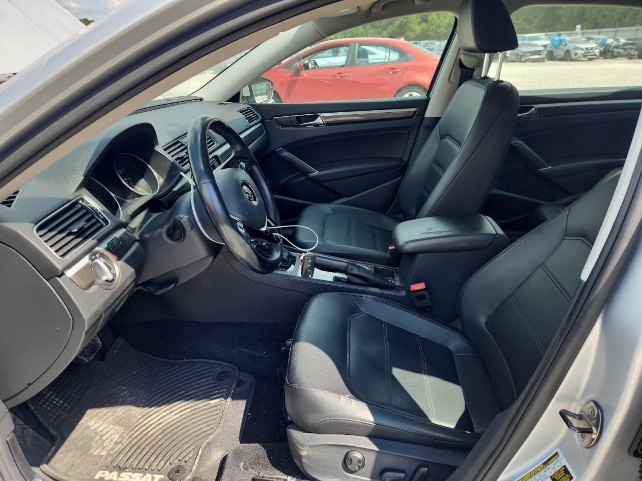 2017 VOLKSWAGEN Passat