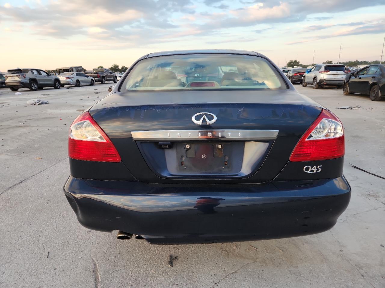 2002 INFINITI Q45