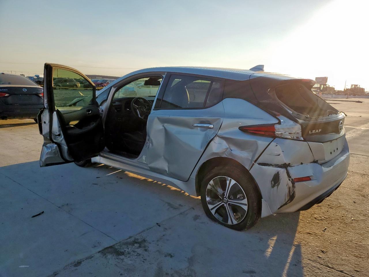 2019 NISSAN LEAF