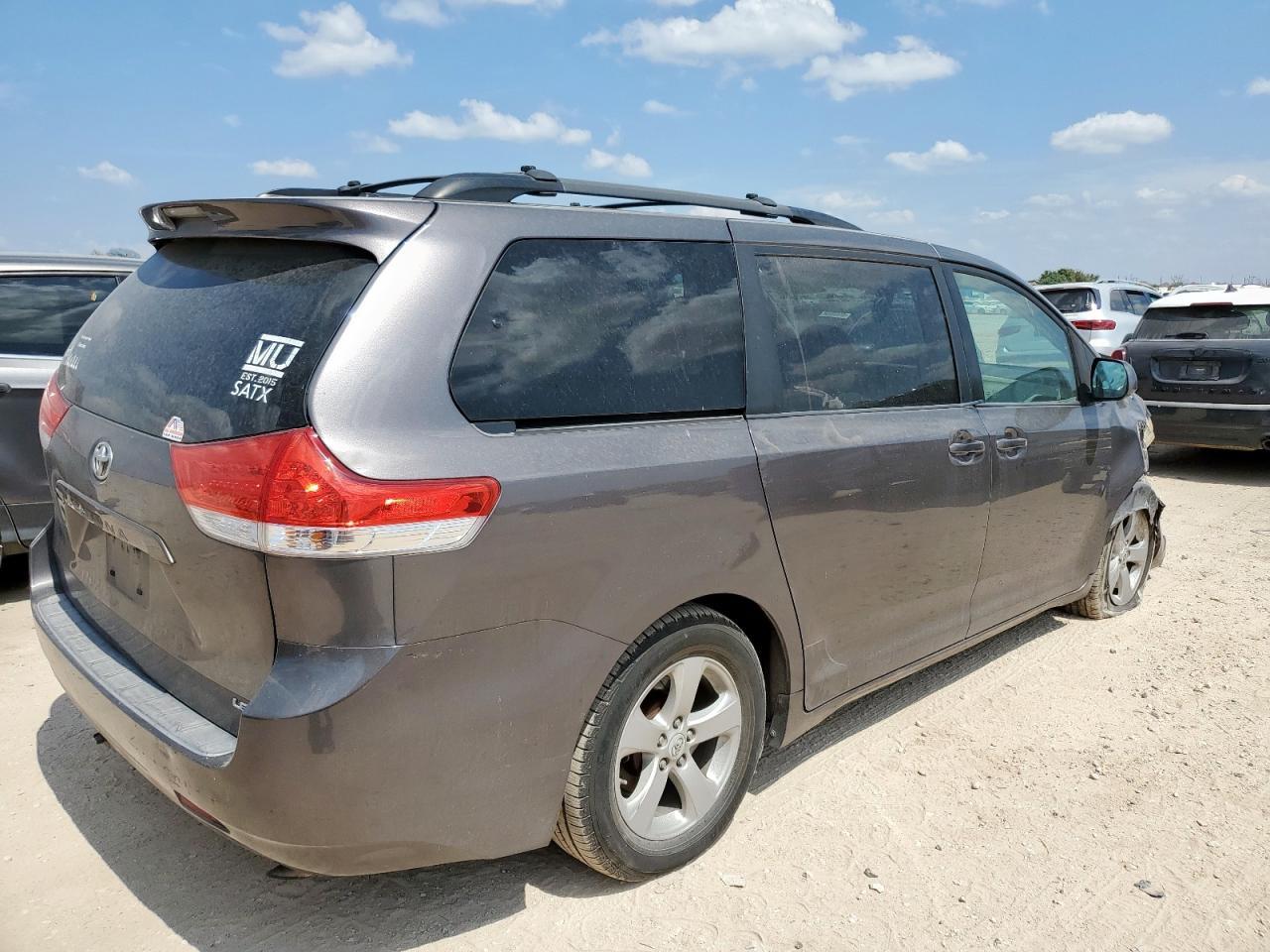 2012 TOYOTA SIENNA