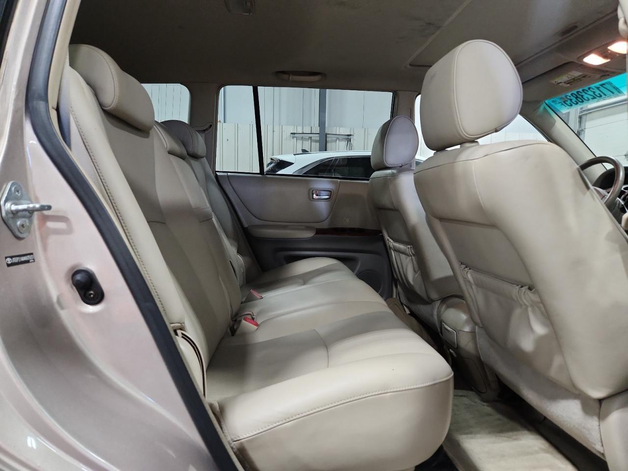 2004 TOYOTA HIGHLANDER