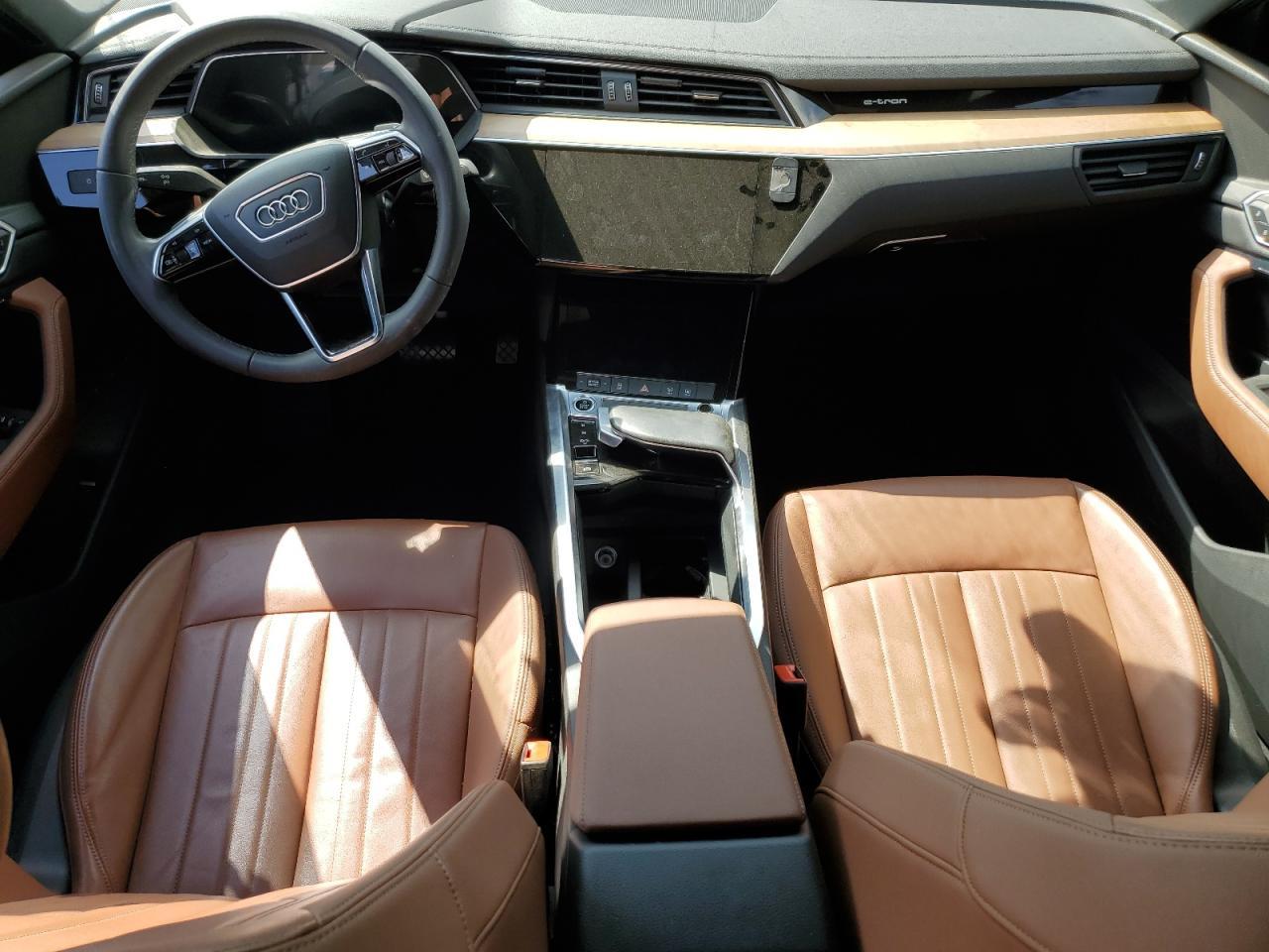 2024 AUDI Q8