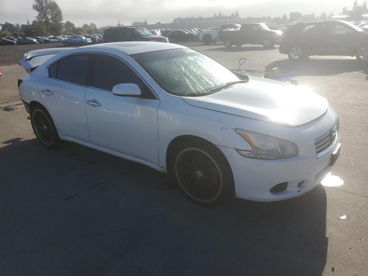 2014 NISSAN Maxima