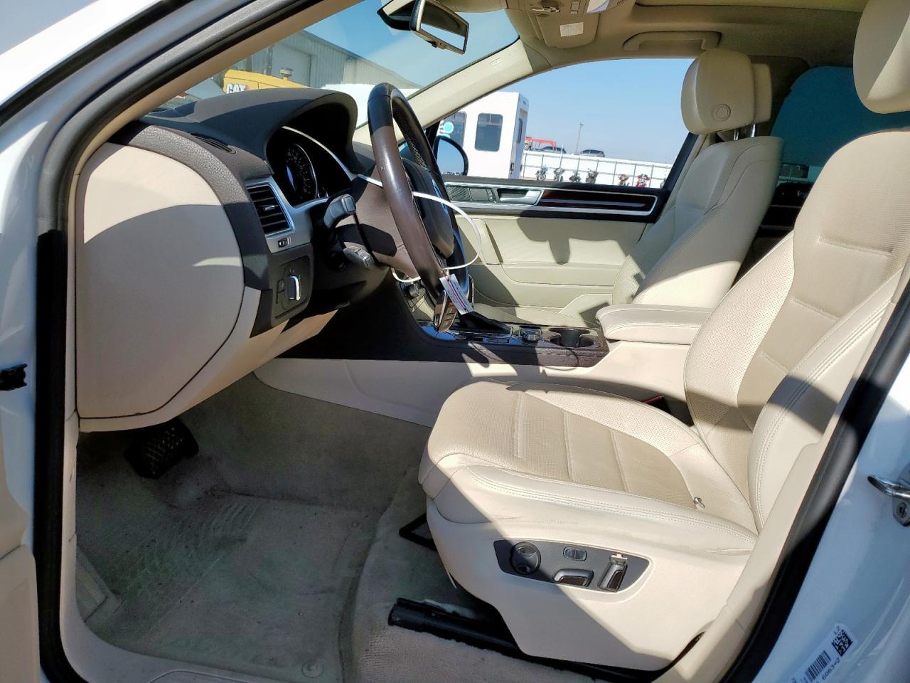 2016 VOLKSWAGEN Touareg