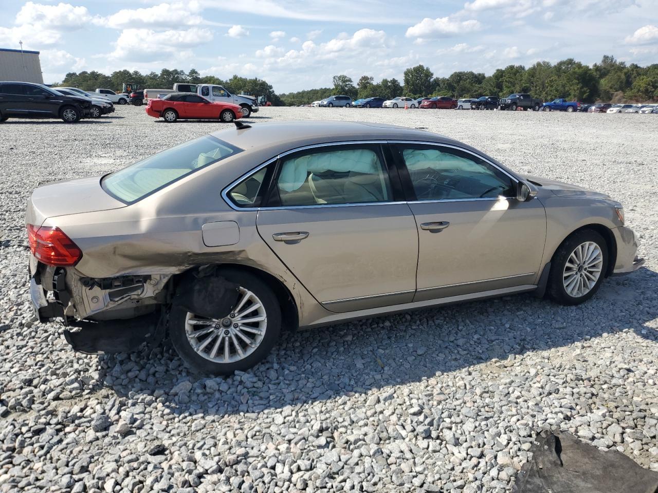 2016 VOLKSWAGEN Passat