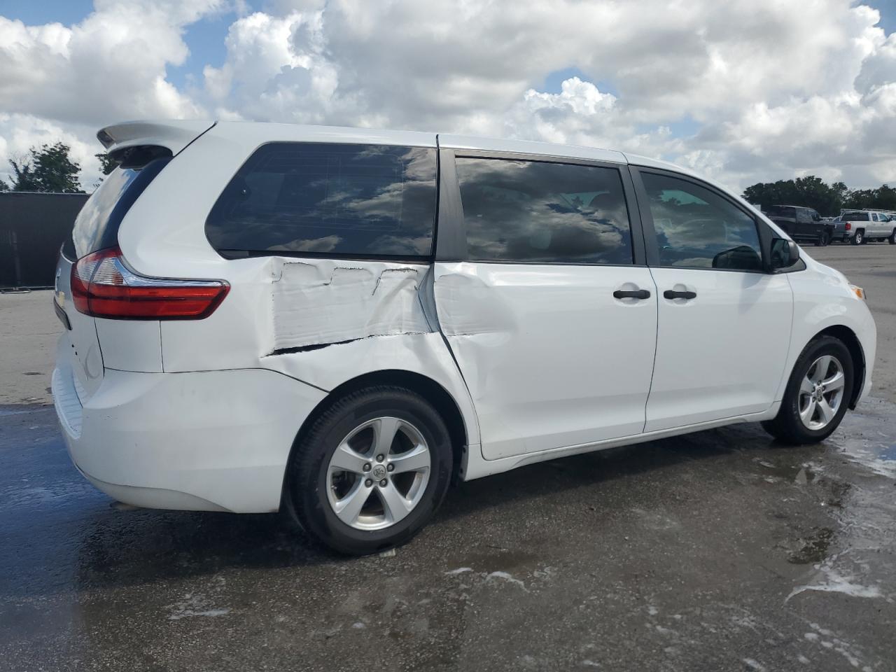 2016 TOYOTA SIENNA