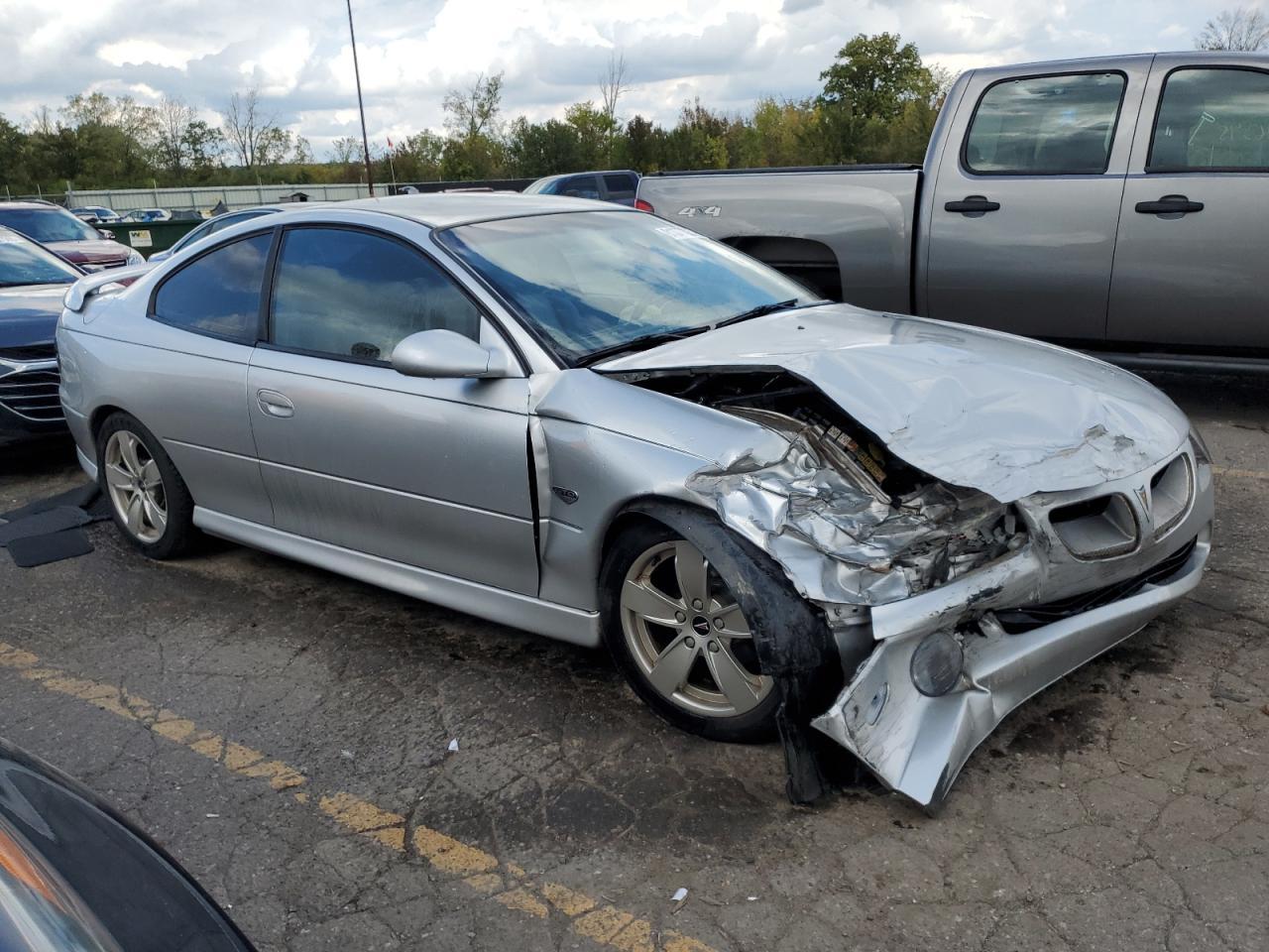 2004 PONTIAC Gto