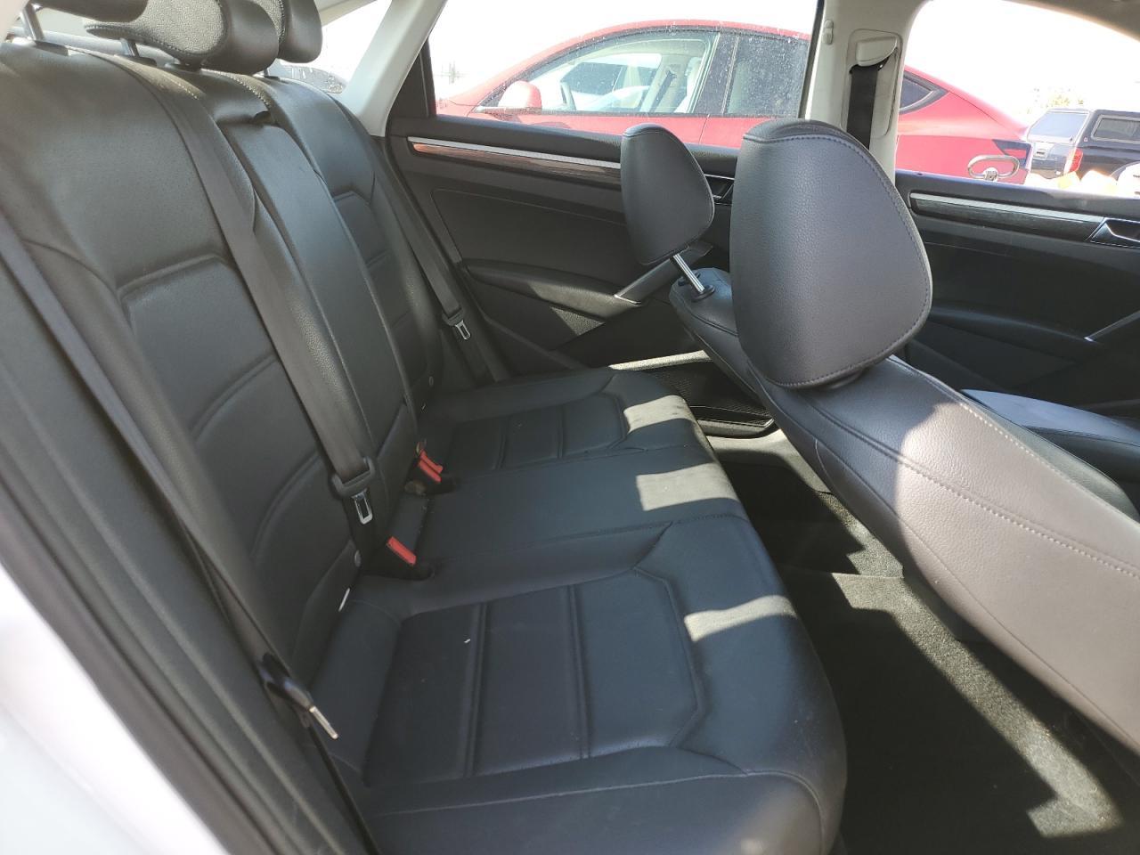 2017 VOLKSWAGEN Passat