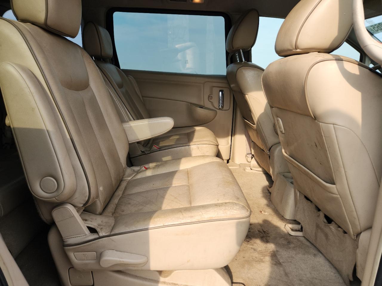 2014 NISSAN Quest
