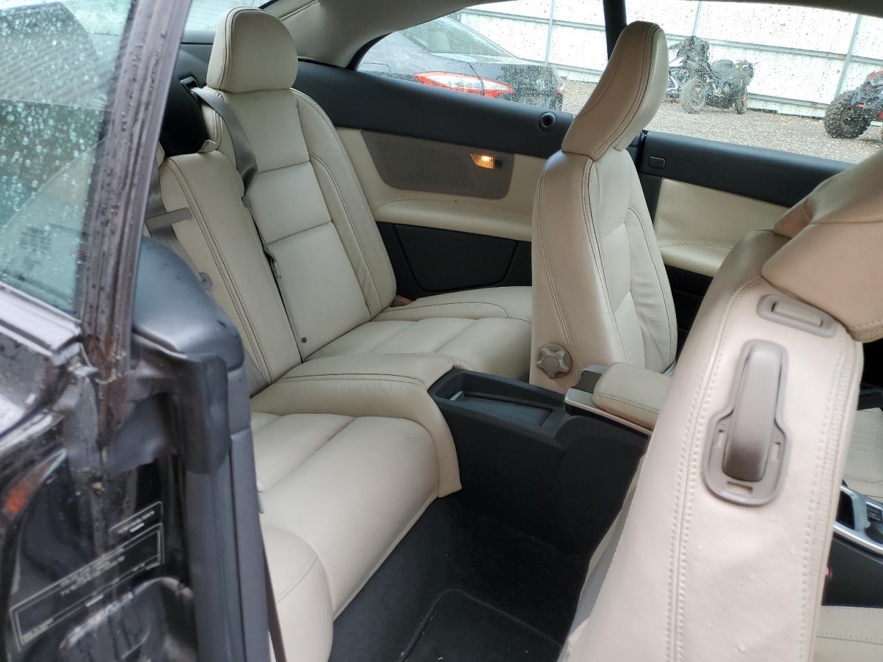 2011 VOLVO C70