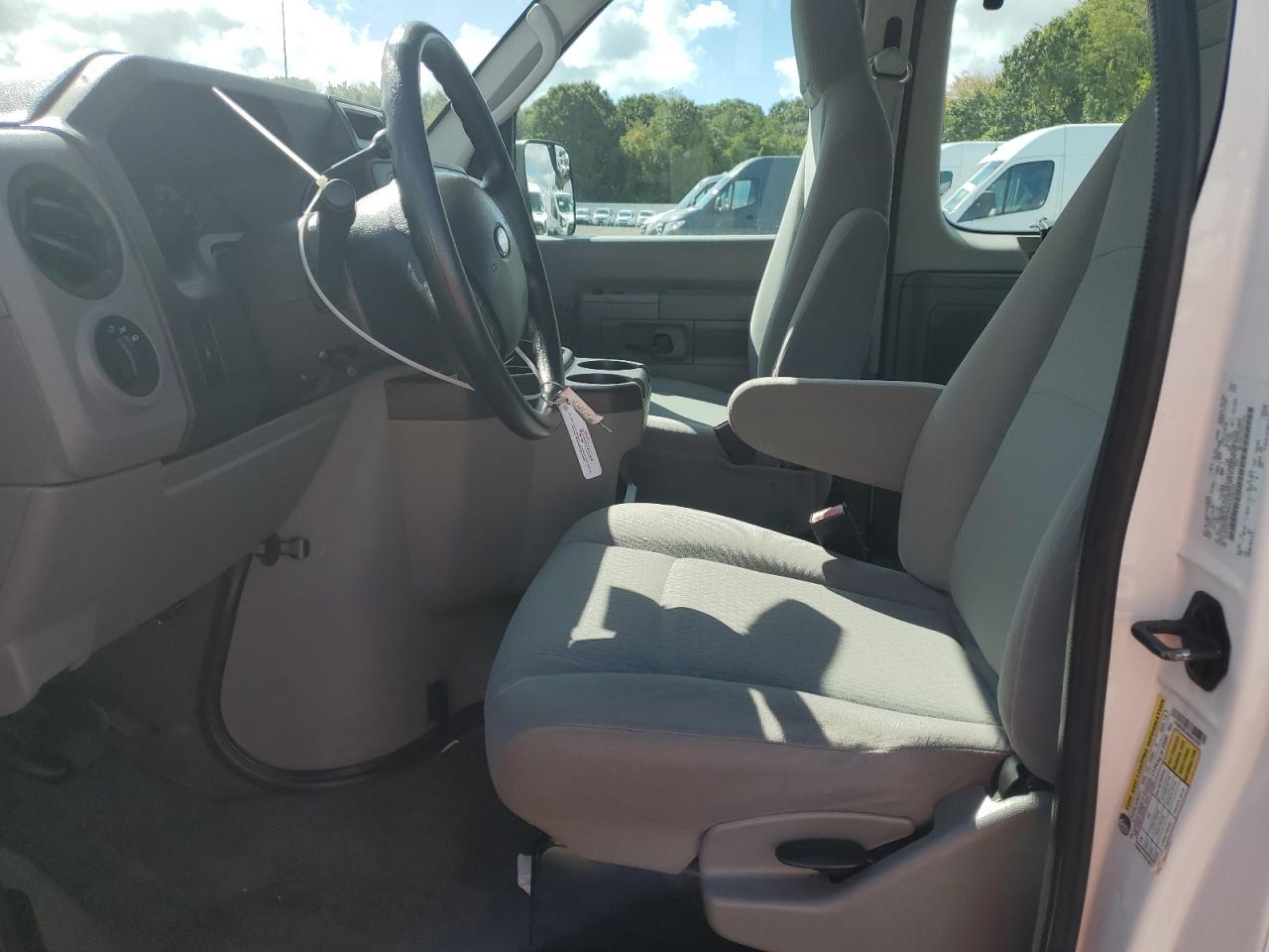2010 FORD Econoline E350