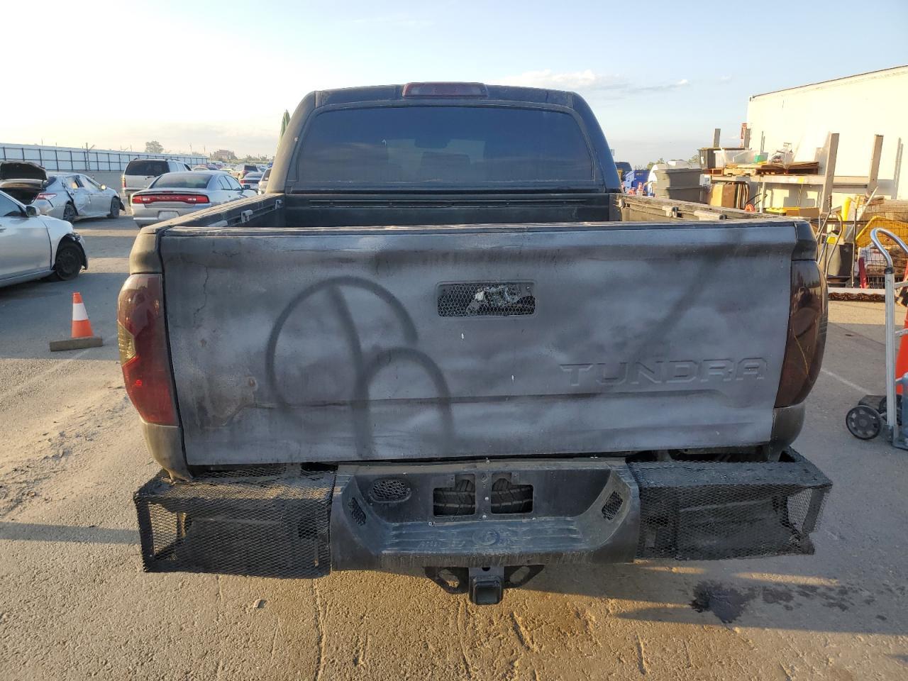2018 TOYOTA TUNDRA