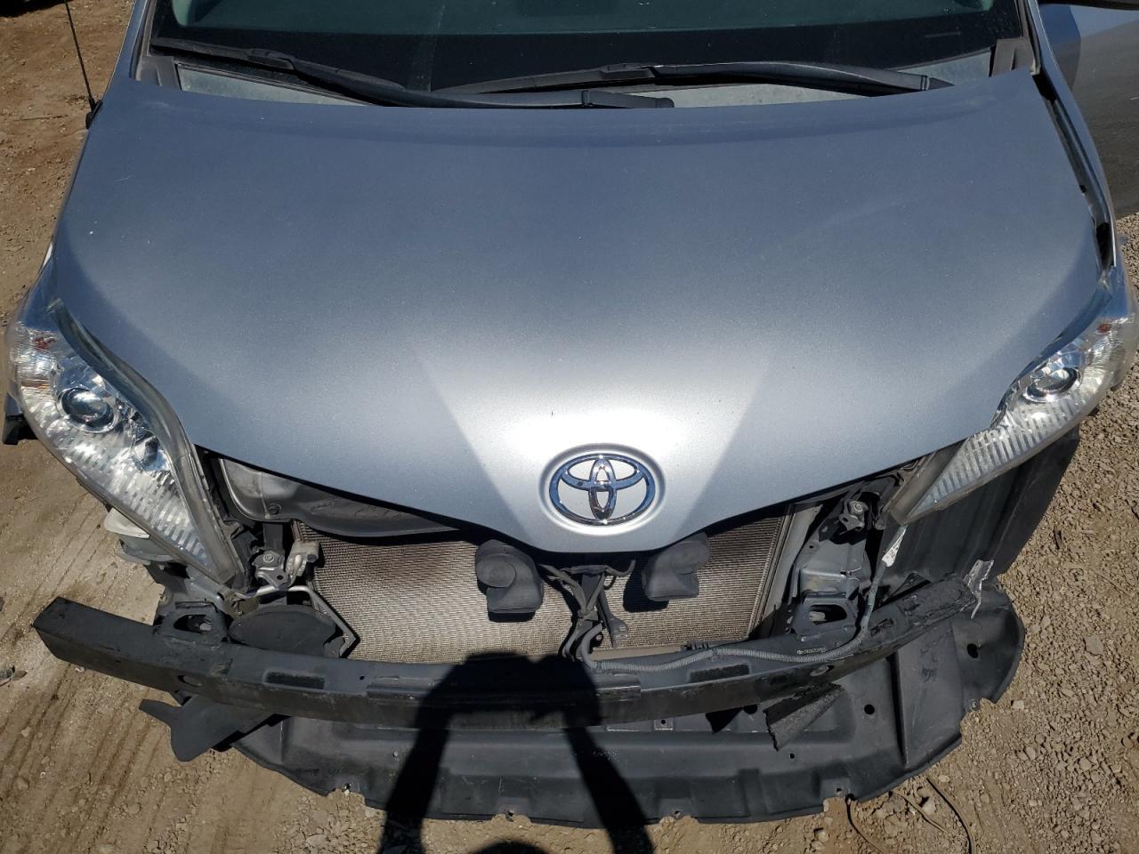 2014 TOYOTA SIENNA